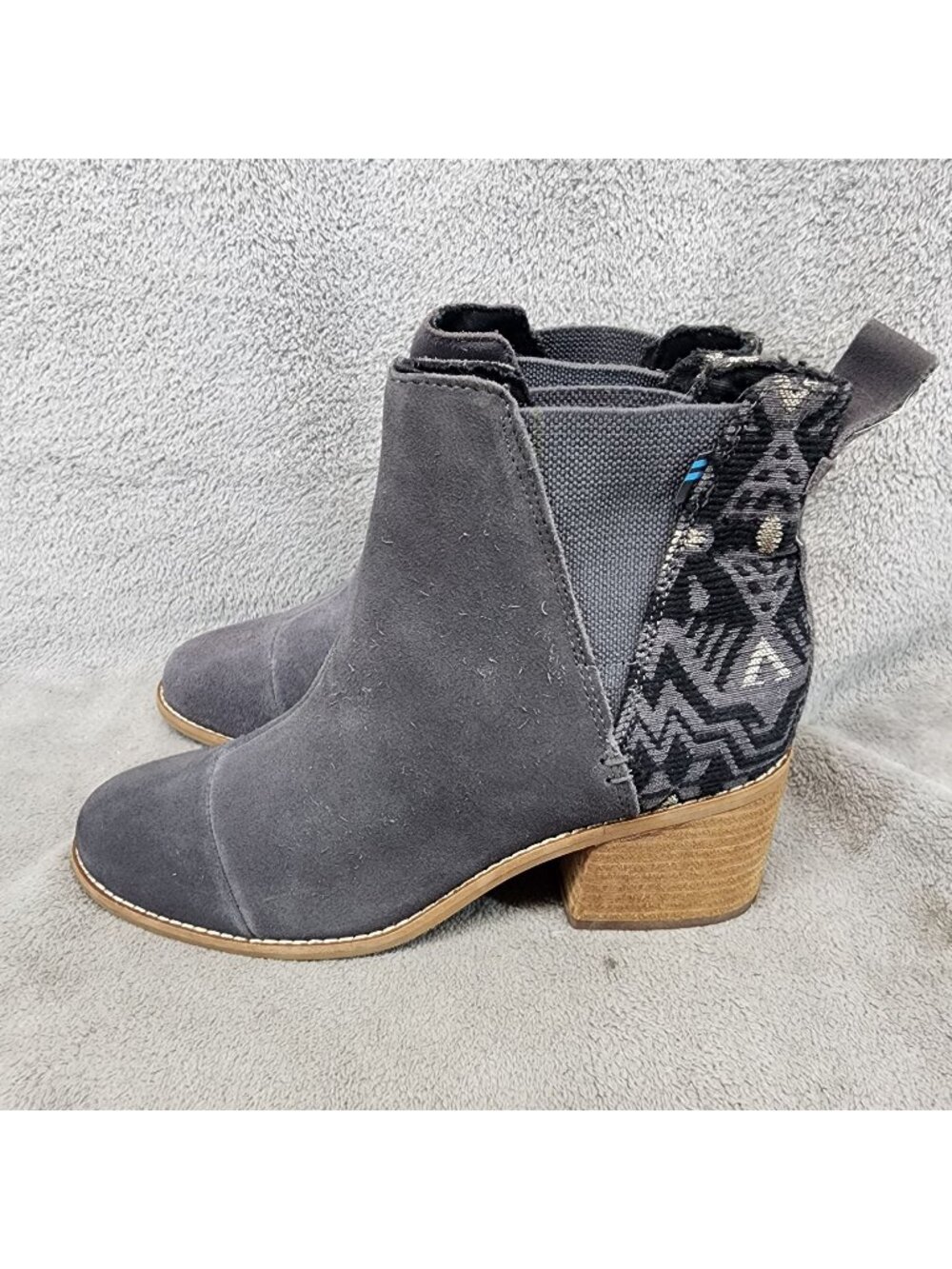 Toms Shoes Womens Size 7.5 Gray Aztec Suede Esme Blue Tab Chelsea Ankle Boots